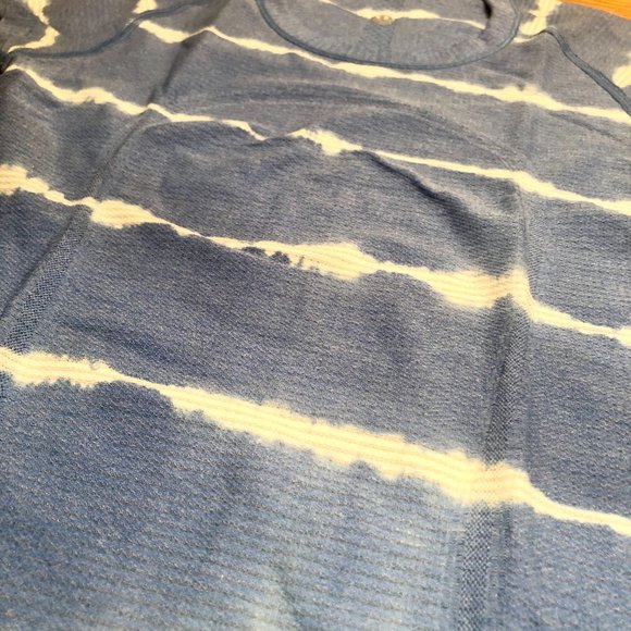 Lululemon Blue & White Shirt - Picture 2 of 3